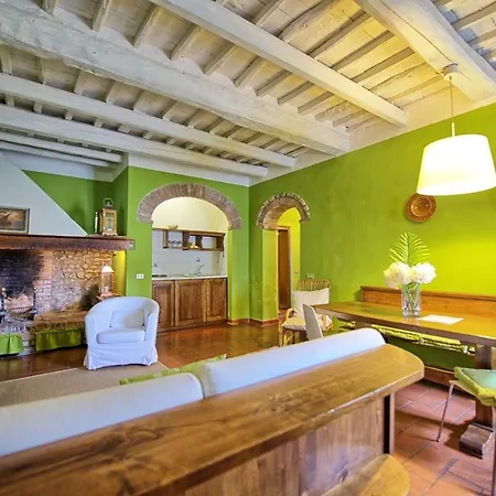 Apartamento Montegufoni Sleeps 4 T241463